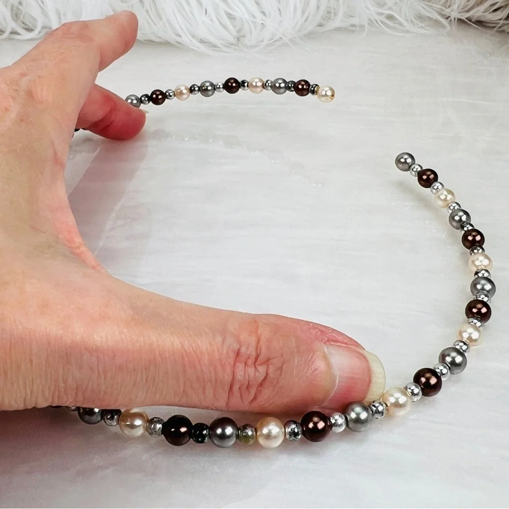 Pretty adjustable, multicolor, faux pearl choker necklace